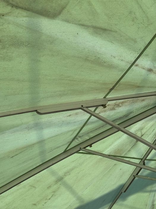 Umbrelă profesională terasă 4x4 m cu 4,5h – structură metalică, bază inclusă