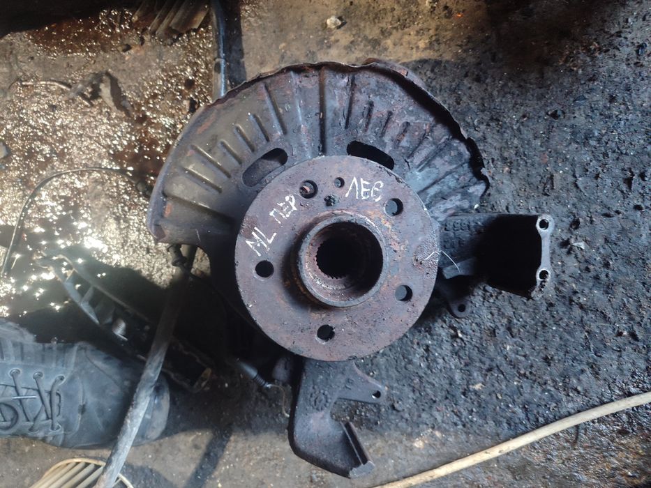 Цапфа на Мерседес ML W163