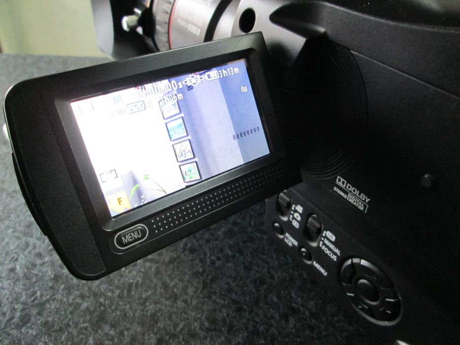 Продавам много запазена видеокамера Panasonic HDC-MDH1 - като нова