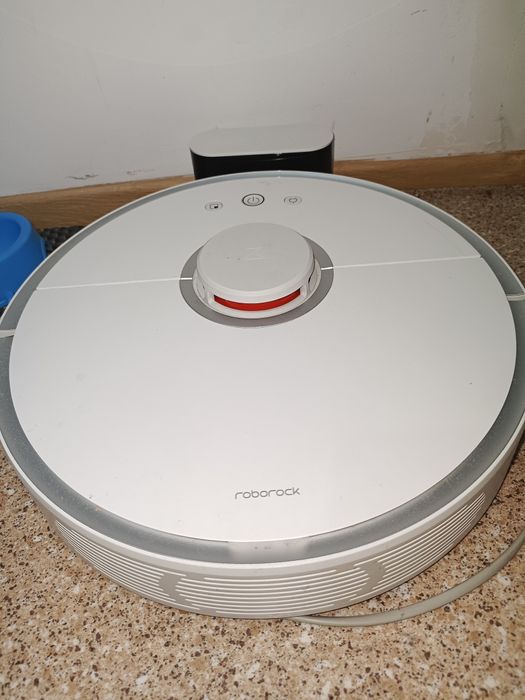 Продам робот пылесос Roborock s5
