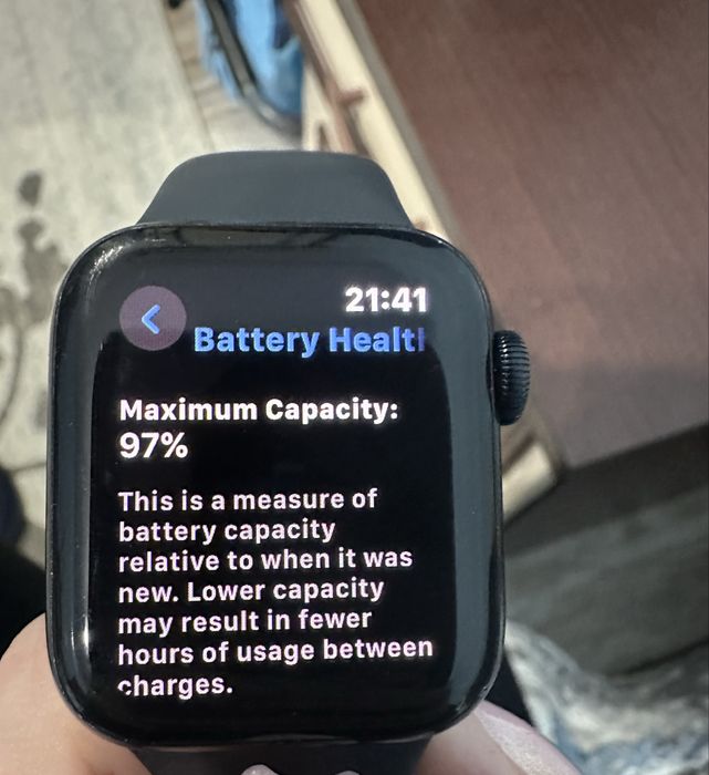 Apple Watch SE 40mm GPS-Черен, Отлично състояние