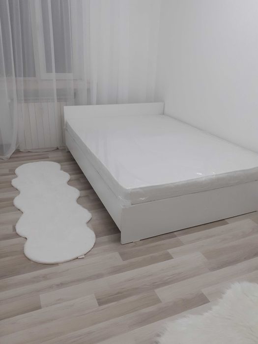 Închiriez apartament  3 camere decomandat in centru lăngă Primărie  .