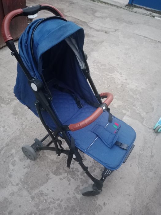 Продам прогулочную коляску