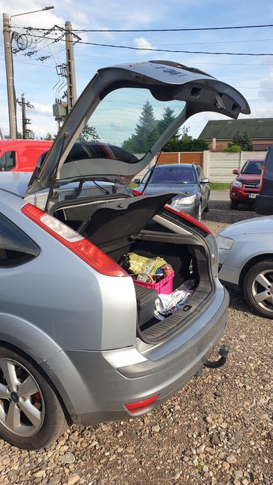 Vând Ford Focus 1,6 benzină.