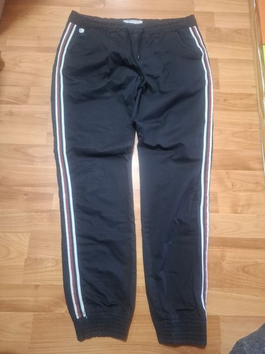 Pantaloni barbat,marime L,potrivit si pentru M