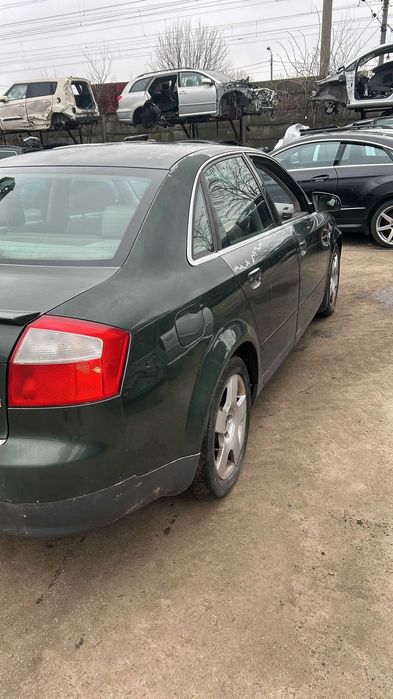 Dezmembrez Audi A4 B6 berlina an 2003 1.9 tdi 131cp