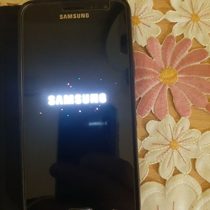 Vind telefon samsung j 3