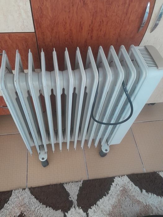 Vând calorifer electric