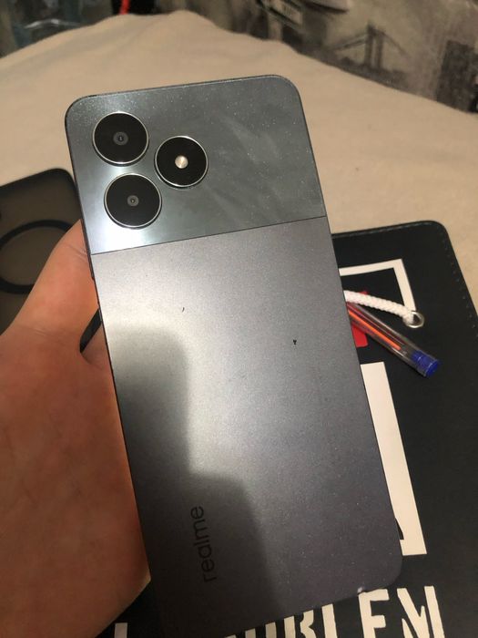 Realmi 128 gb ….