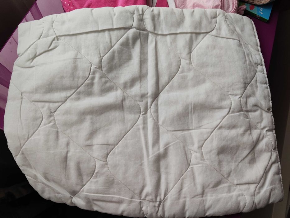 Бебешки сет - яке, възглавничка, одеало, чаршафче, лигавници 3бр