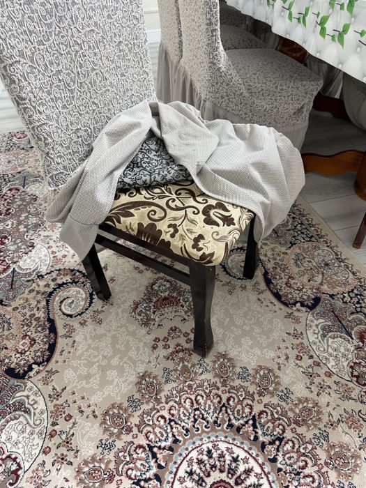 Продам стол и стулья