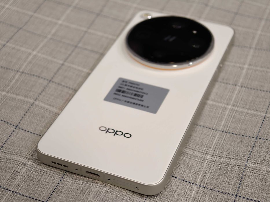 Нов Oppo Find X9 Ultra 16/512 бял - 6.82"; SD8 Elite Gen5; Hasselblad 200mpx; 7050mAh 100w