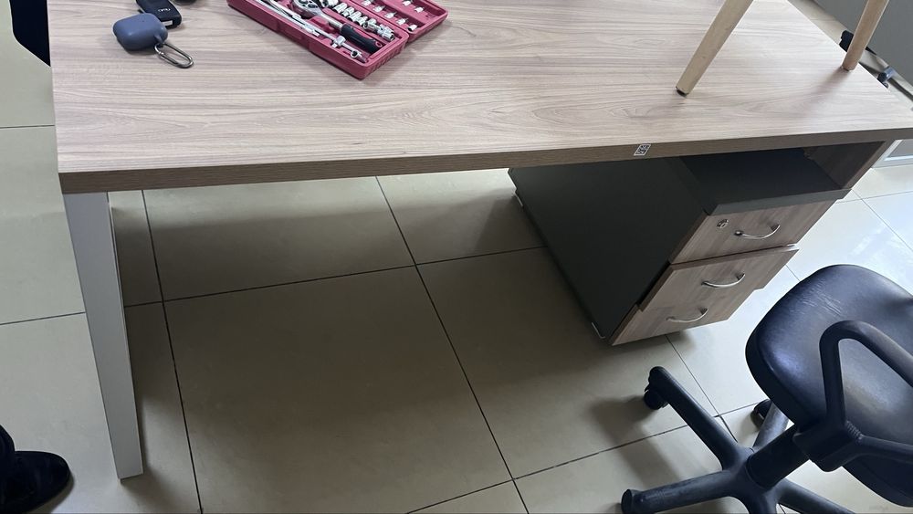 Продам офисные столы