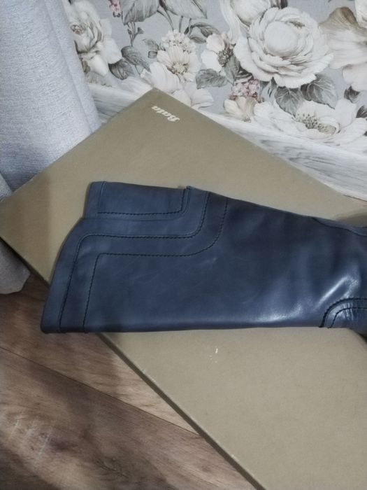 Шикарные кожаные сапоги Bata