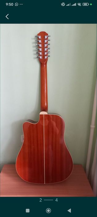 Двенадцати струнная классическая гитара.