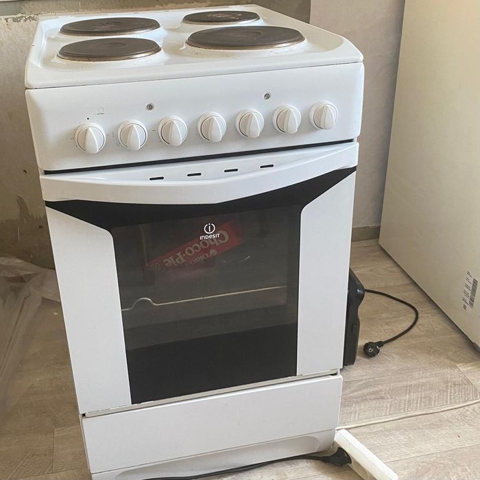 Продам плиту Indesit