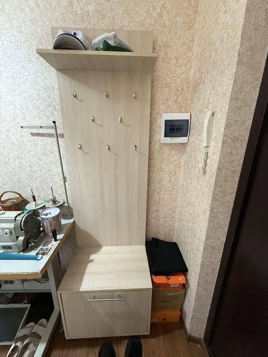 Шкаф для прихожии с крючками