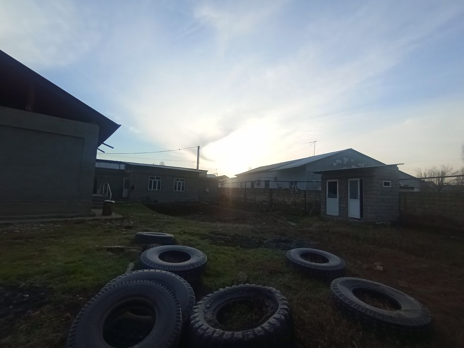 Srochno sotiladi bor 5 yarim sotix joy sotiladi