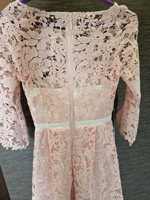 Уникална дантелена рокля за повод