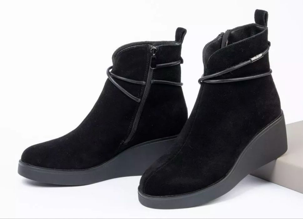 Замшевые ботильоны на платформе 39-40 рр