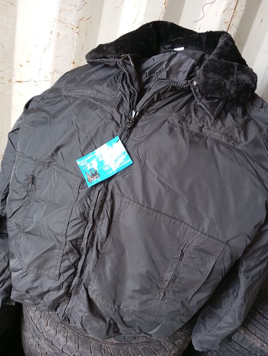 Продам куртки новые