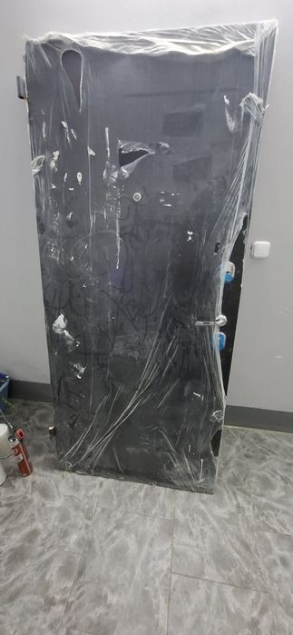 Продам входную дверь