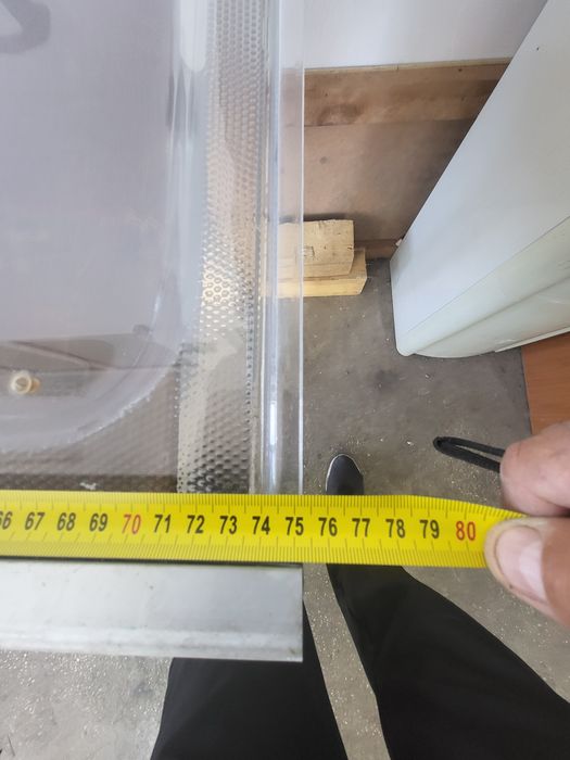 Vand geamuri rulota am mai multe modele.