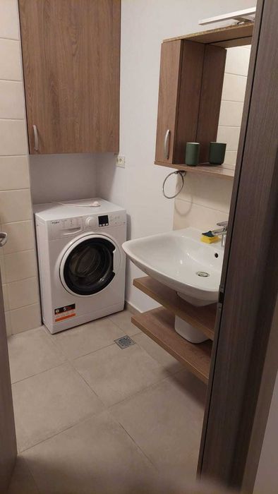 Inchiriez apartament