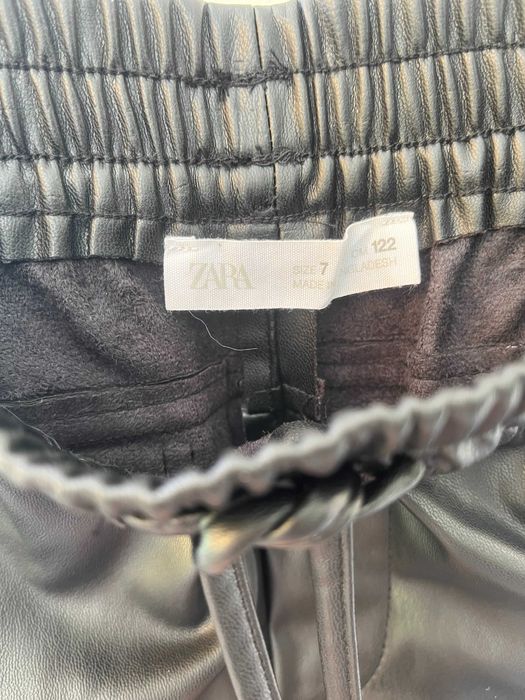 Детски кожен панталон на ZARA, размер 122 см.