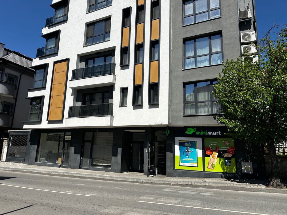Дава се под наем Магазин в Пловдив, Център - 100 кв.м за 1595.79 € - Снимка #1