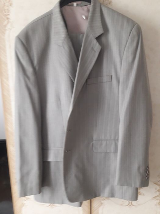 Vand costum barbatesc marimea 58 culoare verzui spre grii