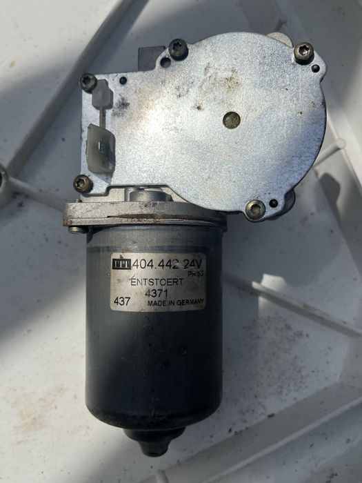 Motor 24 v 42 rot/ min si  alimentator