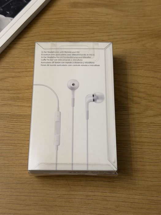 Редки колеционерски Apple in-ear headphones ME186ZM/B запечатани
