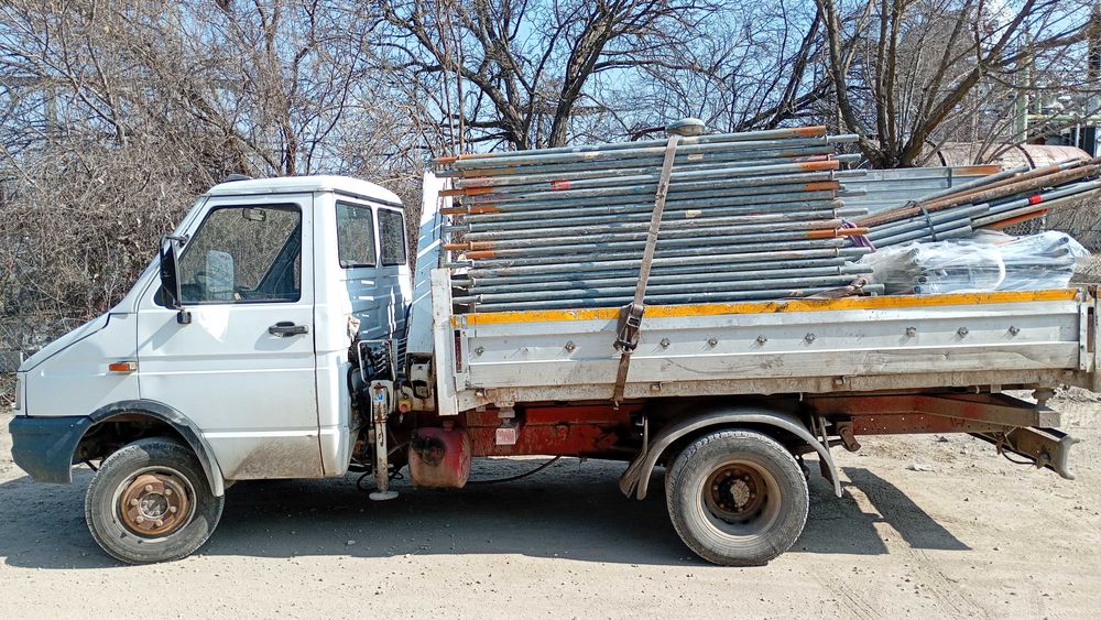 Камион самосвал с кран