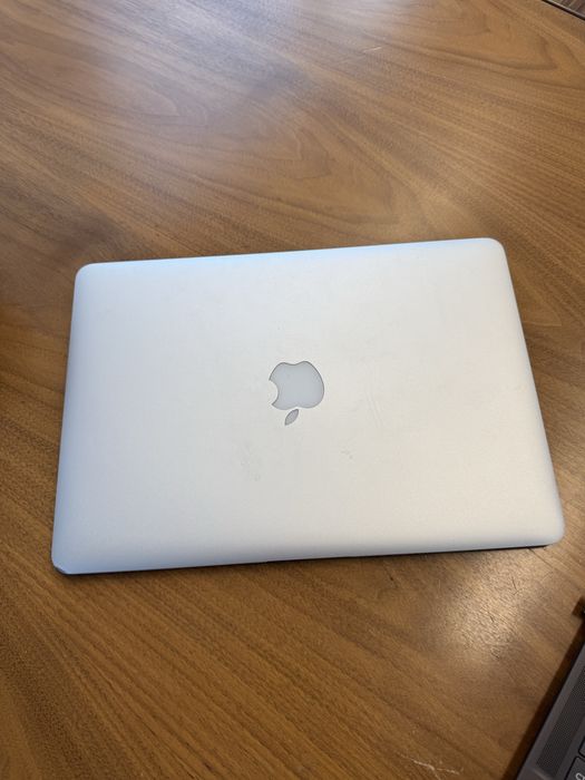 MacBook Air (13-дюйм, Early 2015)