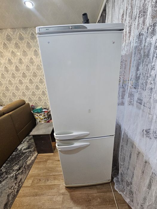 Продаю холодильник