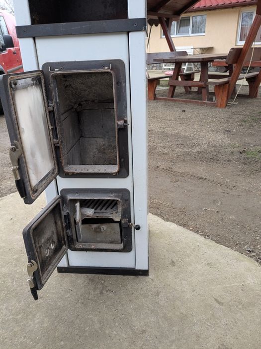 Soba pe lemne și cărbune