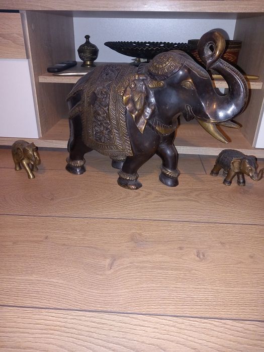 Vând elefant din bronz!