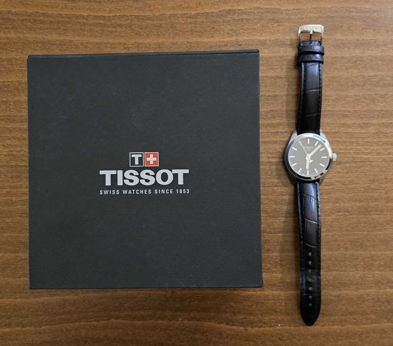 Дамски кварцов часовник с кожена каишка Tissot