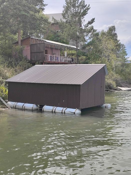 Водный гараж на бухтарме