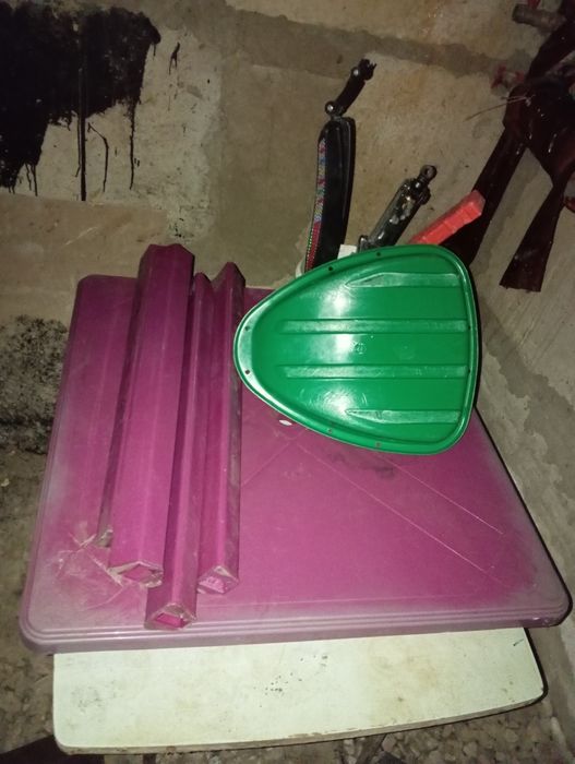 Продам стол пластиковый