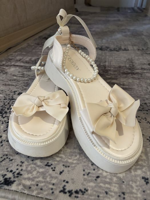 Дамски обувки