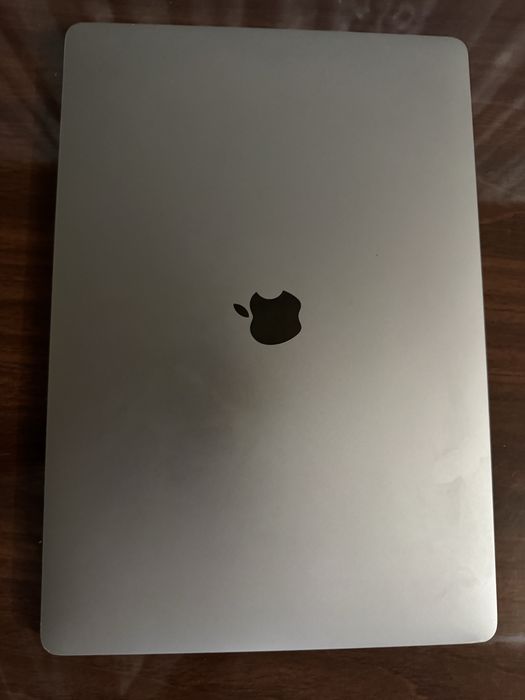 Macbook pro i9 2020   Ideal xolatta.