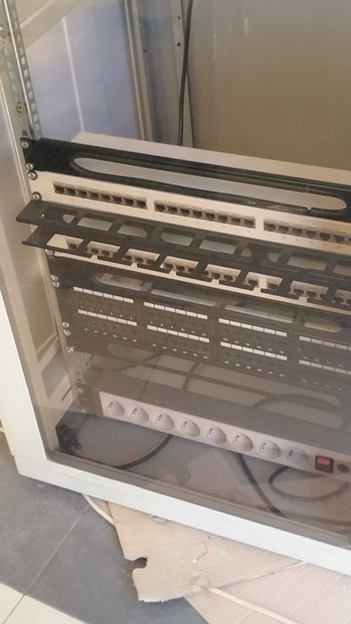 Рак шкаф - Комуникационен шкаф за компютъпно оборудване 60/60/132см