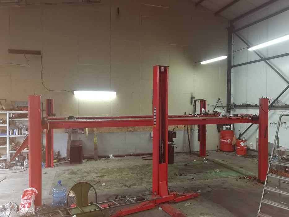 Трифазен четириколонен подемни 4500кг