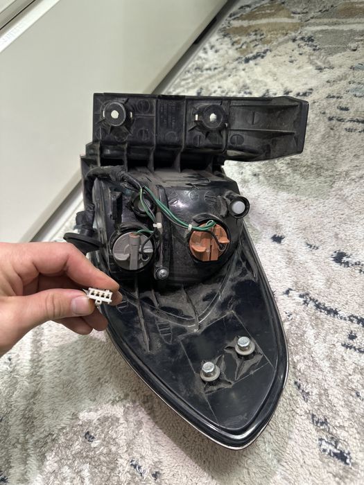 Фары задние левые субару трибека