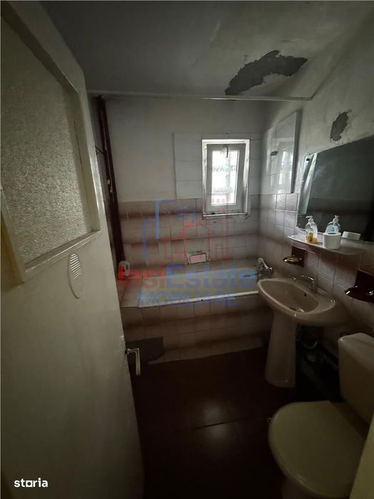 Apartament 3 camere zona Podu Ros Racovita
