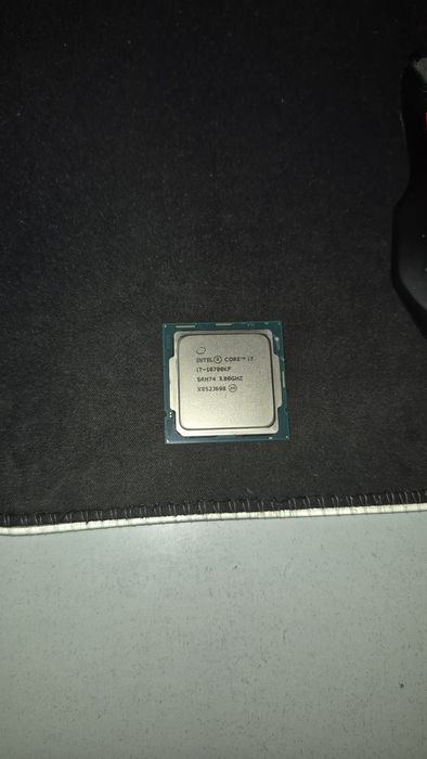 Vând procesor I7 10700KF