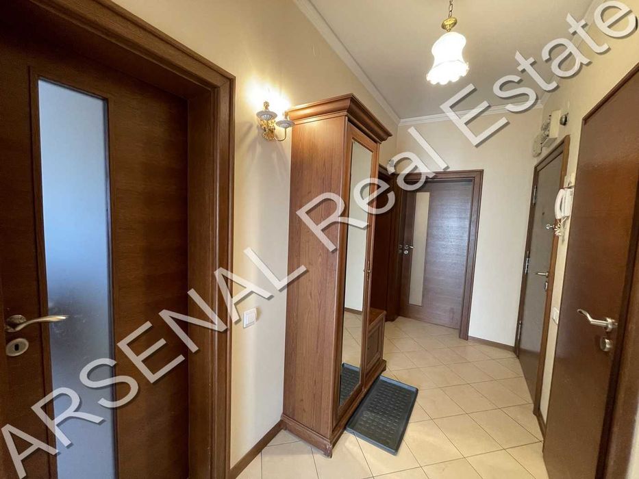 Многостаен апартамент под наем, Гео Милев