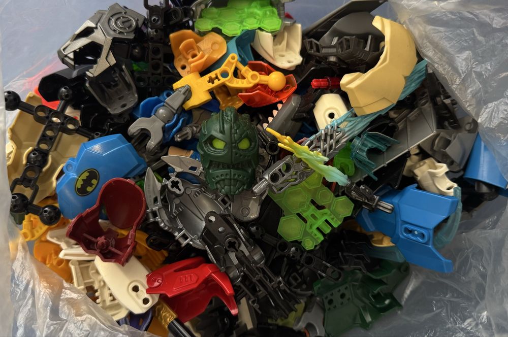 Продам детали Bionicle